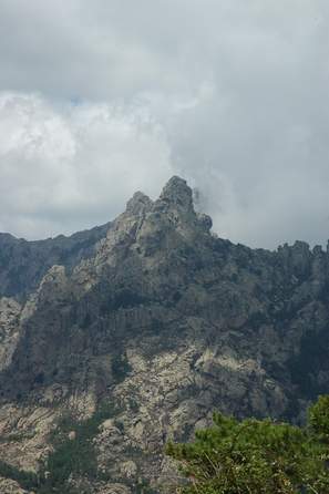 Encore les aiguilles de Bavella avec un cadrage horizontal pour révéler tout le massif